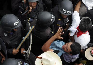 polícia e os militares 